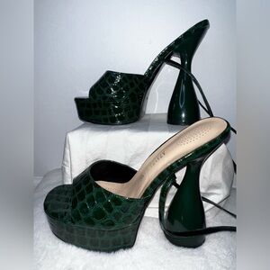 Azalea wang Women's Dark Green Strappy Heeled Sandals